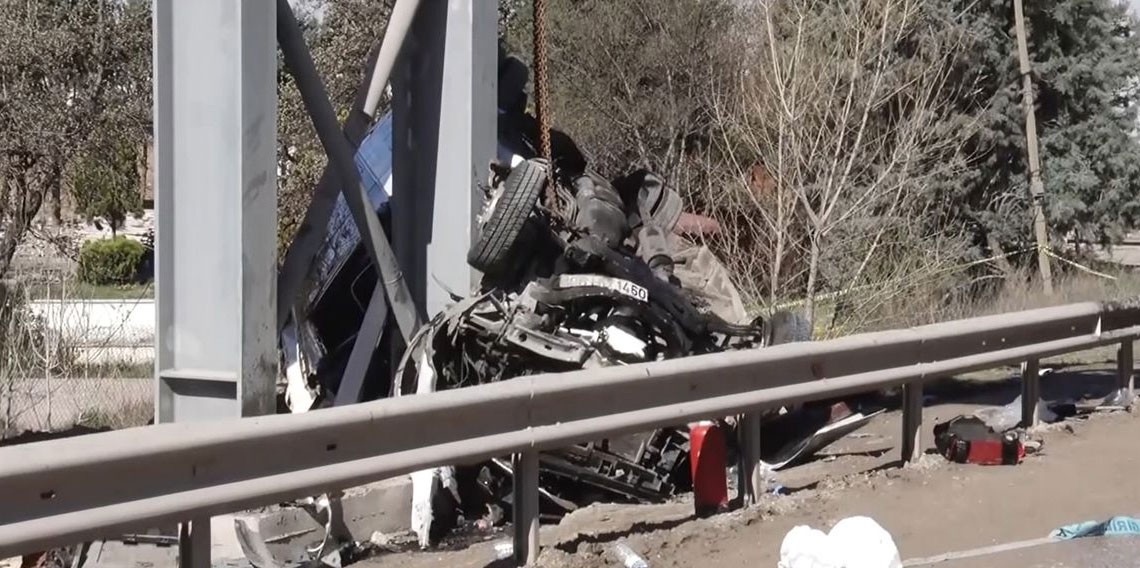 Ankara'da feci kaza: 4 ölü, 13 yaralı