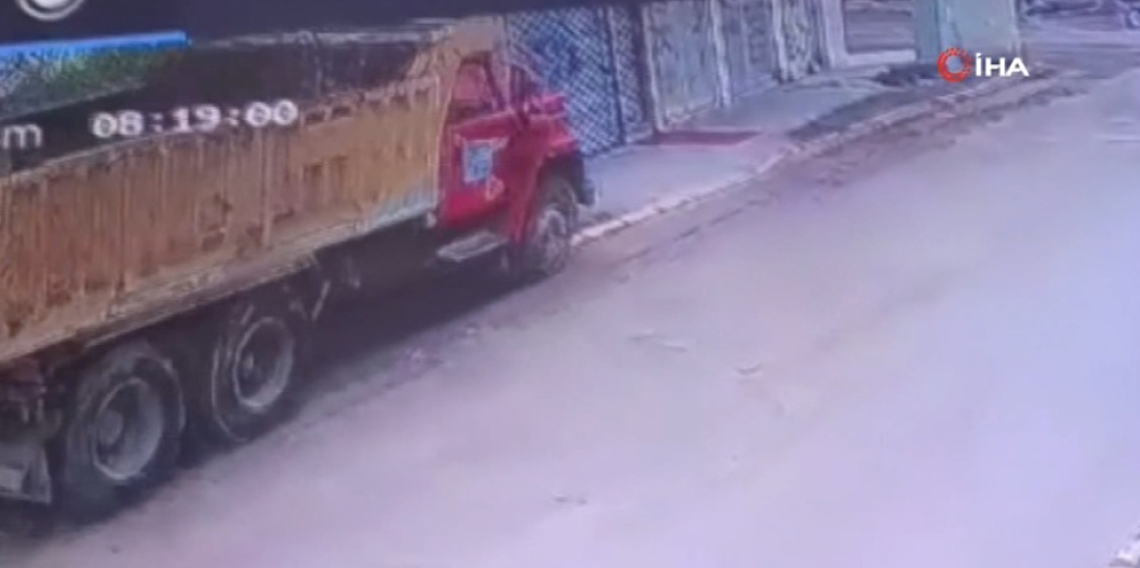 Freni boşalan kamyon dehşet saçtı