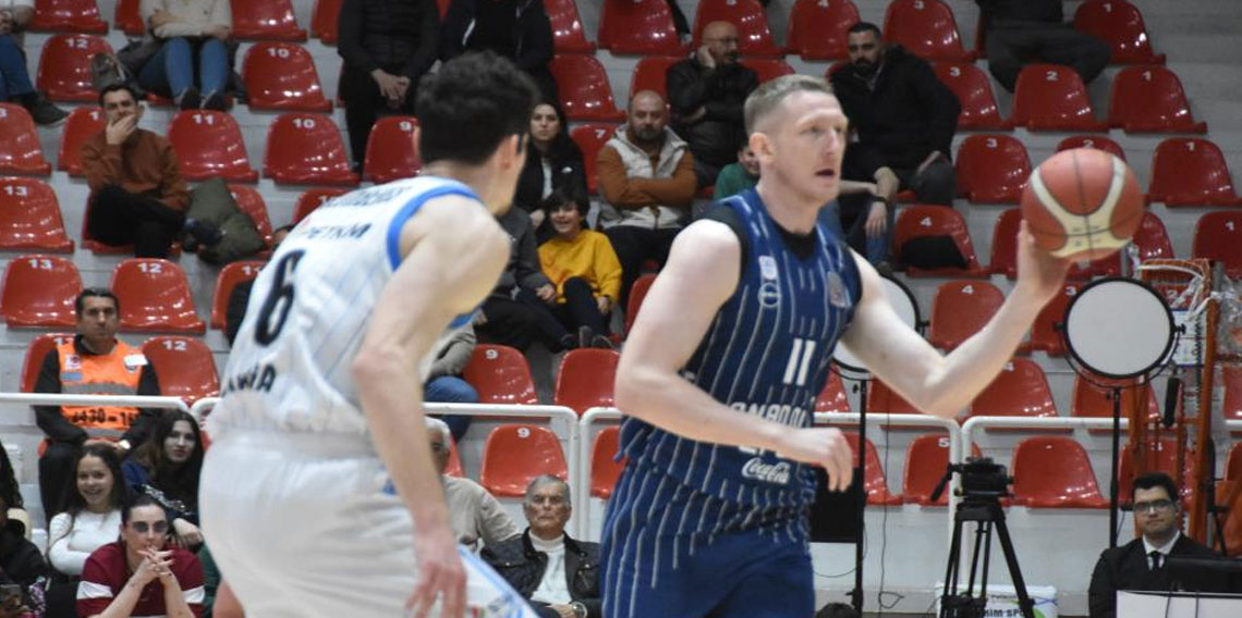 Anadolu Efes Farklı Kazandı