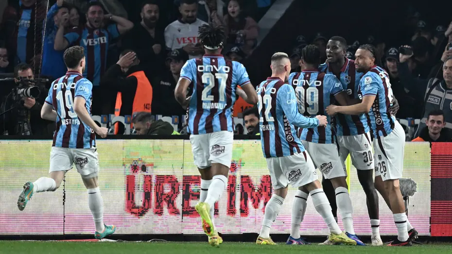 Trio ekibinden kırmızı kart isyanı! Trabzonspor-Galatasaray derbisi sonrası olay yorum