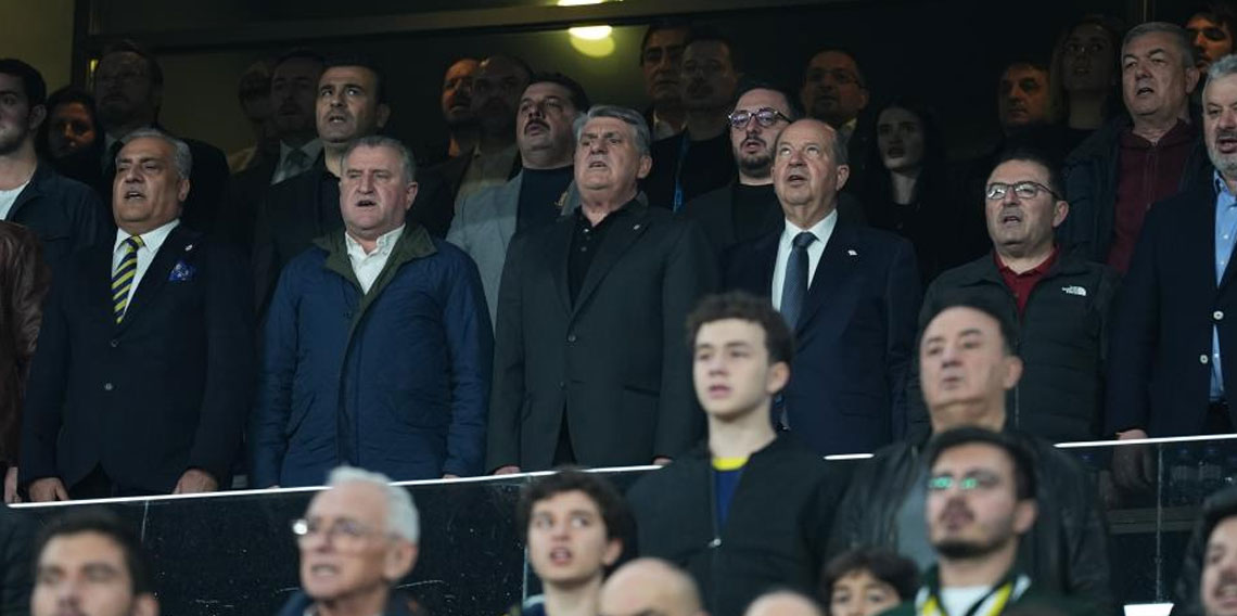 Bakan Bak, Fenerbahçe - Beşiktaş derbisini takip etti