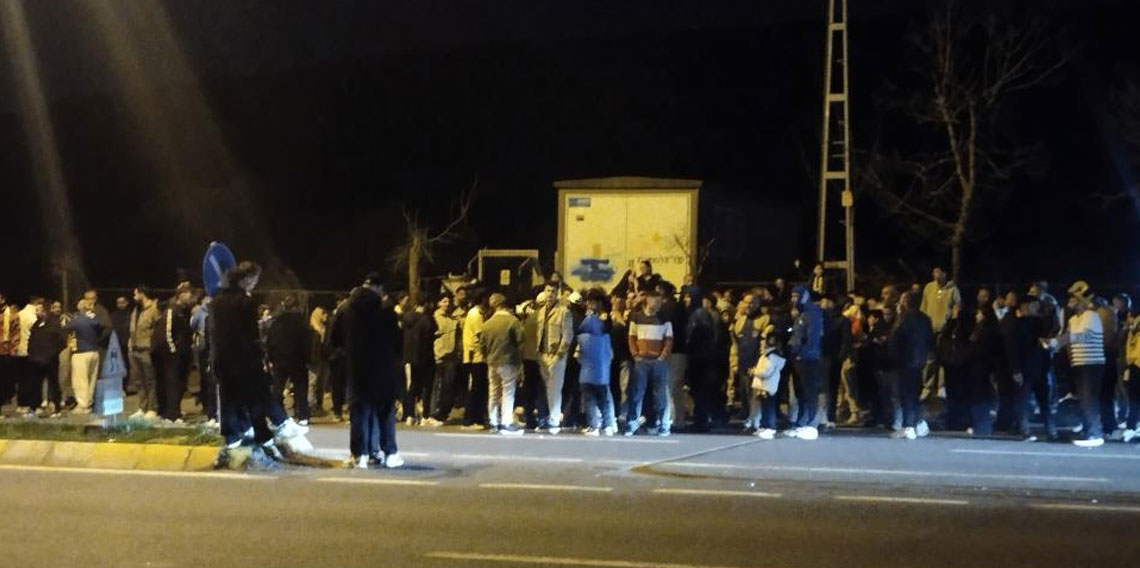 Fenerbahçeli taraftarlar Samandıra’da galibiyeti kutladı