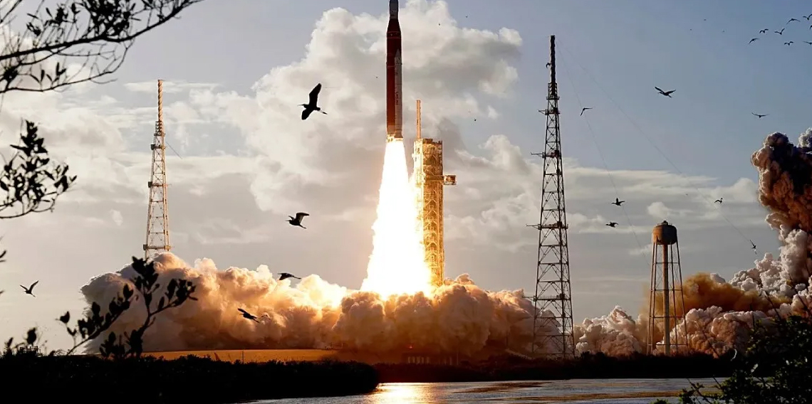 Artemis II mürettebatı, Ay'ın çekim alanına girdi