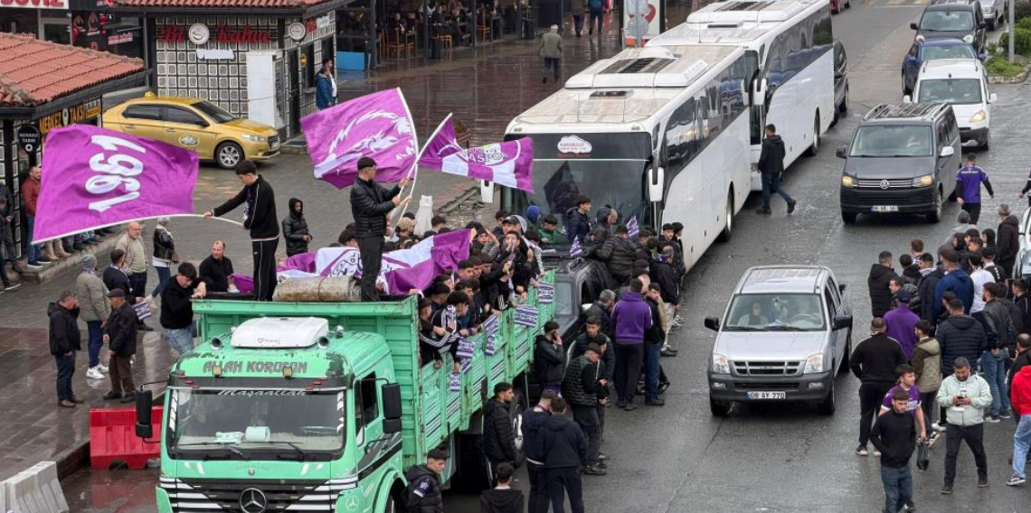 Amatör maçta ilginç görüntüler