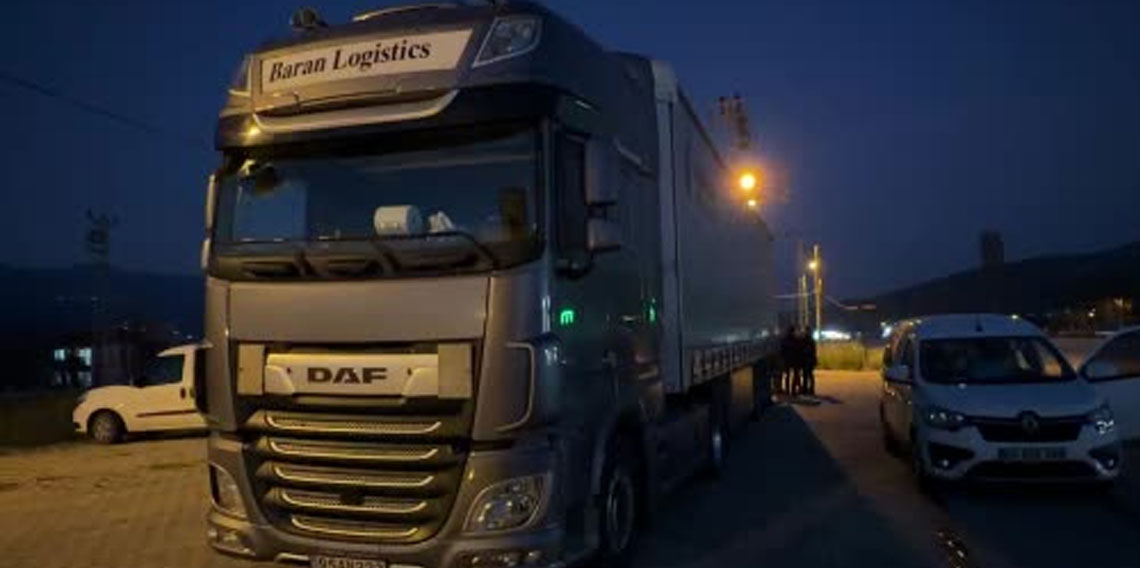 Hurma ve fıstık yağı yüklü tırda 18 kaçak göçmen yakalandı