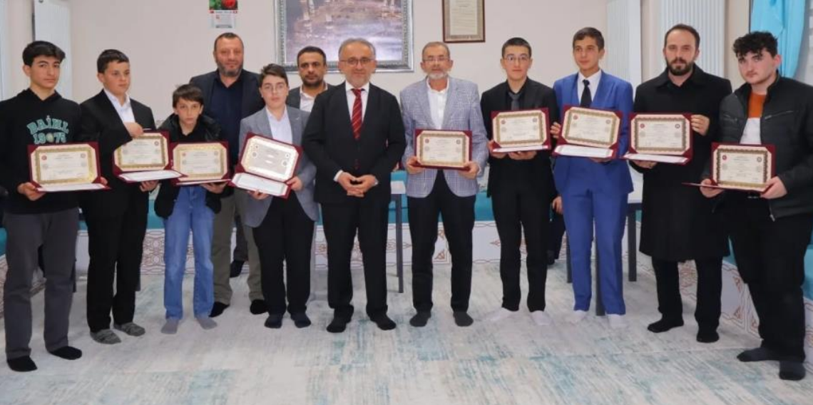Bayburt’ta Hafızlara Belgeleri Verildi, Müftü Danacı’dan Anlamlı Mesaj