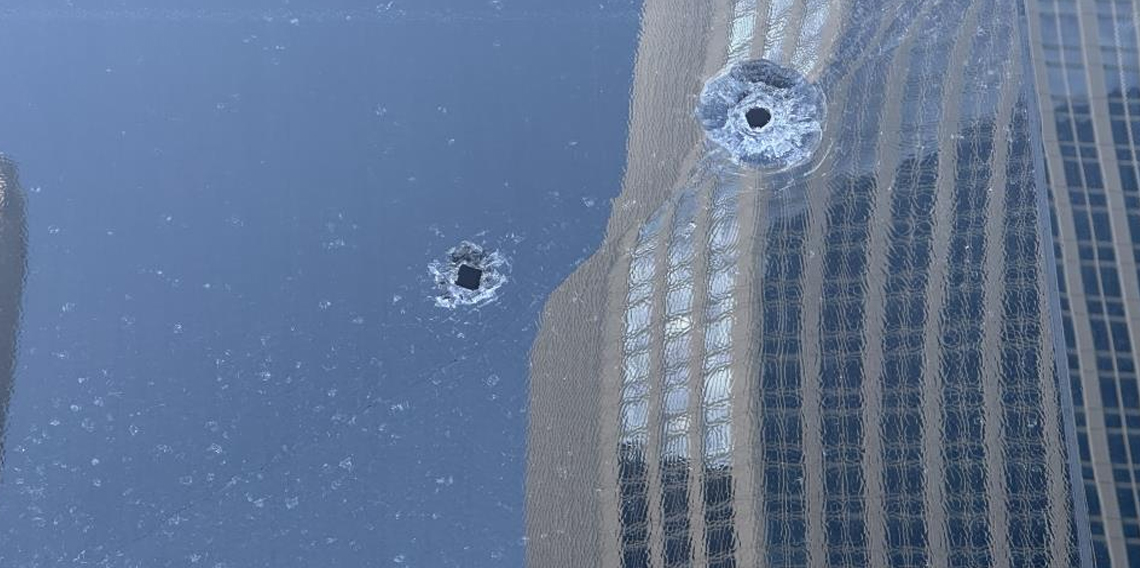 Beşiktaş'ta kurşun yağmurunda kalan servis araçları görüntülendi