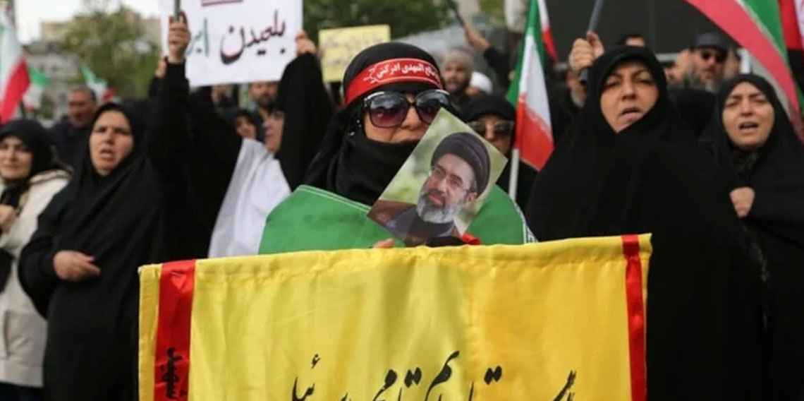 İran'da bazı vatandaşlar ABD ile ateşkes kararını protesto etti