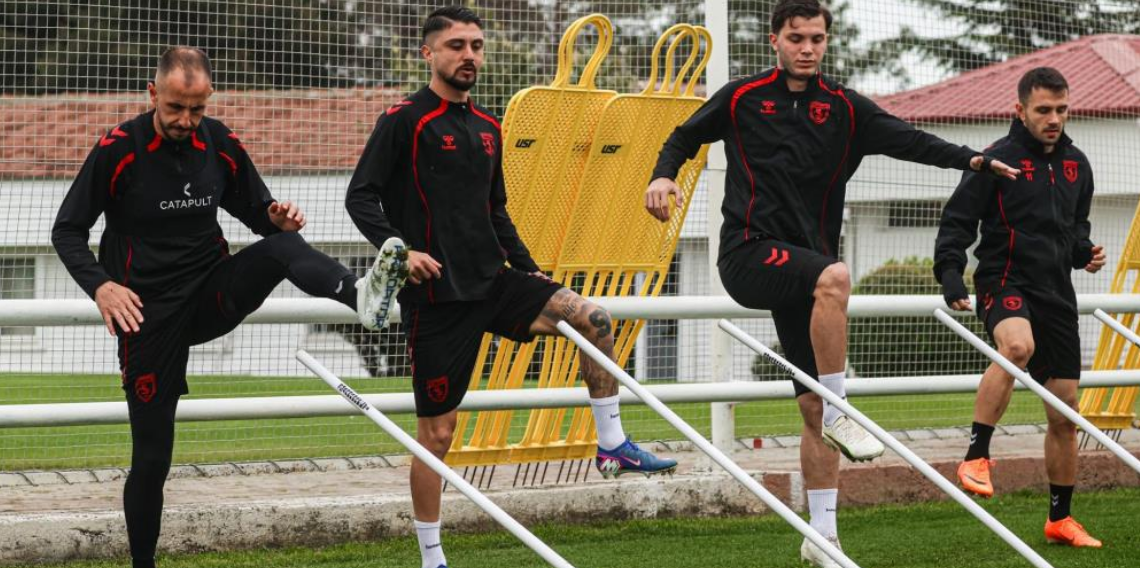 Samsunspor Rize Deplasmanında: Kritik Maç Öncesi Kadro Netleşti