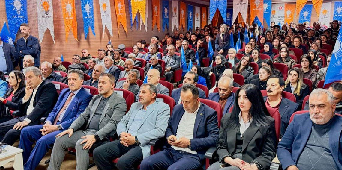 Gelecek Partisi'nden istifa eden 35 kişi AK Parti'ye geçti