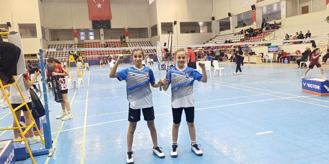 Yunusemre'nin altın kızları Türkiye üçüncüsü oldu