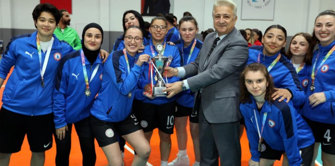 ÜNİLİG’de kupa sahiplerini buldu