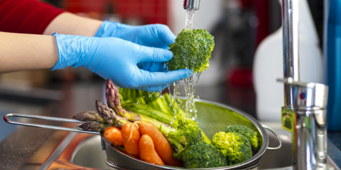 Pestisit tehlikesi büyüyor, Sirkeli su yeterli mi? İşte meyve ve sebzede doğru temizlik yöntemleri