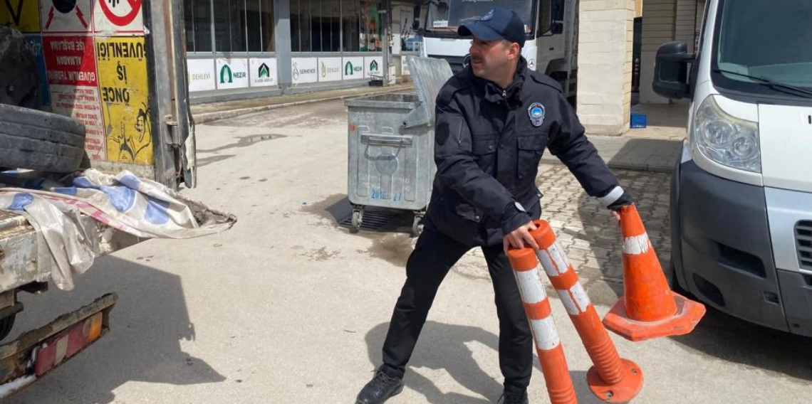 Bayburt’ta kaldırım işgaline sıkı denetim, Zabıta ekipleri harekete geçti