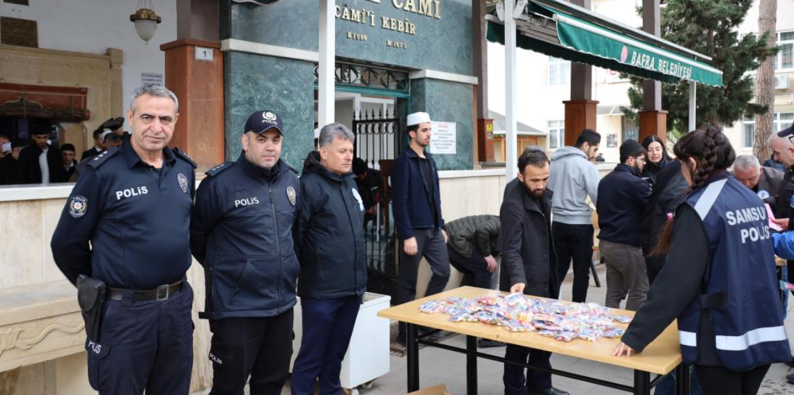 Polis Haftası: Bafra'da şehit polislere dua, vatandaşa bilgilendirme