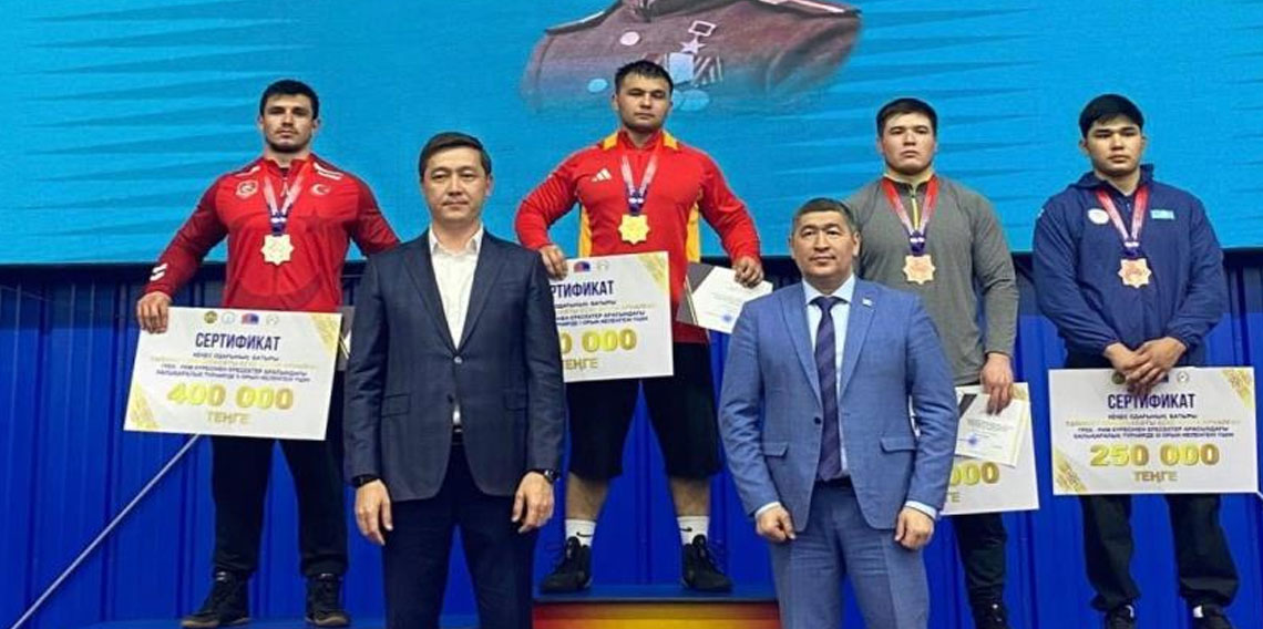 Muhittin Emre Helvacı’dan gümüş madalya