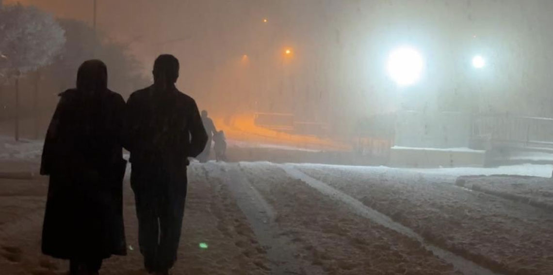 Yüksekova’da nisan karı: İlçe yeniden beyaza büründü, kartpostallık görüntüler ortaya çıktı
