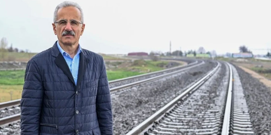 Abdulkadir Uraloğlu: Suriye sınırındaki 350 kilometrelik hat tren trafiğine açıldı