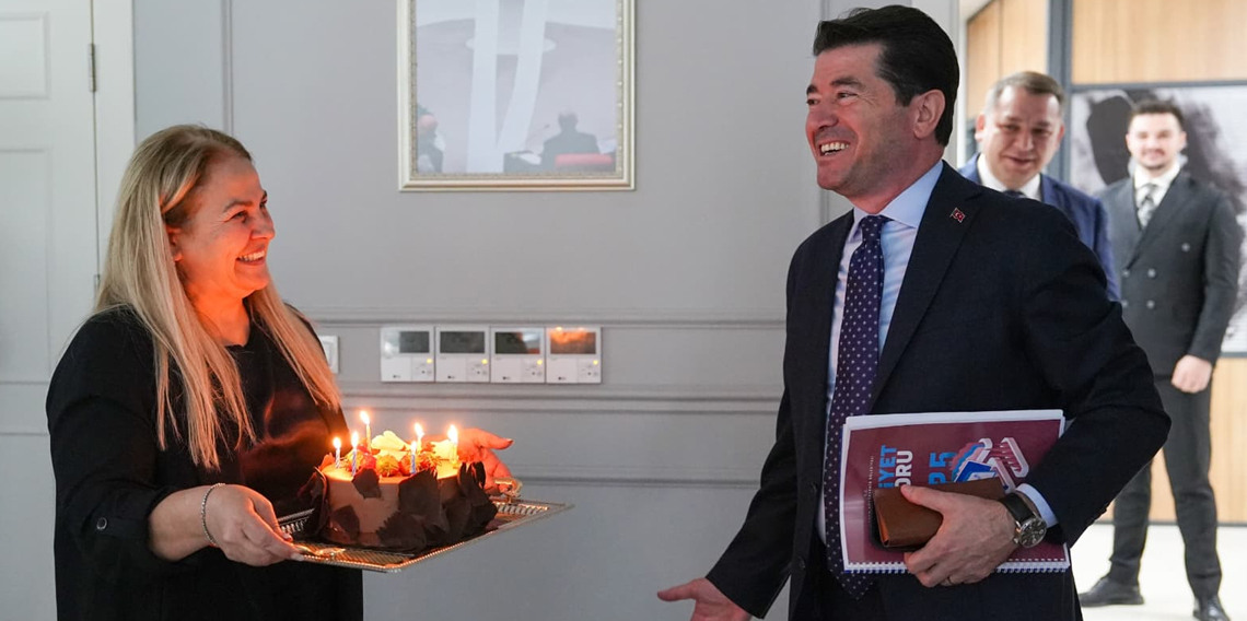 Ahmet Kaya'ya Sürpriz Doğum Günü