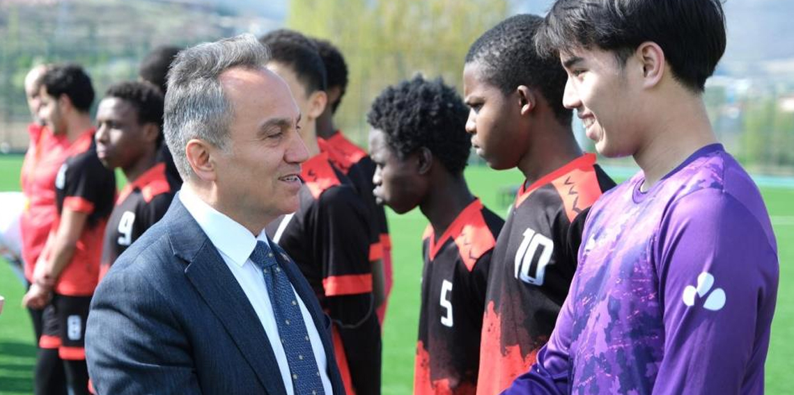 Tokat'ta gençler futbol turnuvasında buluştu