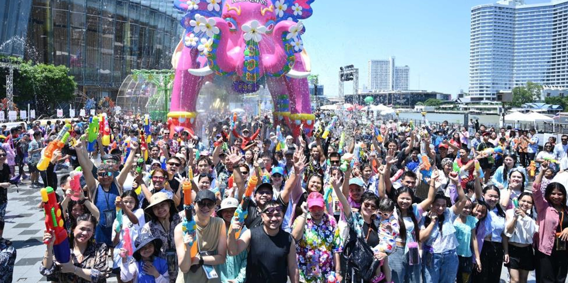 Tayland'ın en büyük bayramı Songkran Su Festivali başladı