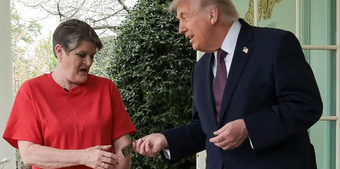 Trump siparişini getiren kuryeye 4 bin 500 lira bahşiş verdi