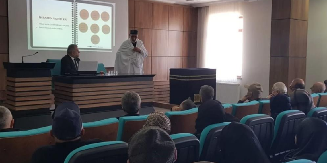Bayburt’ta hacı adayları seminerde bilgilendirildi
