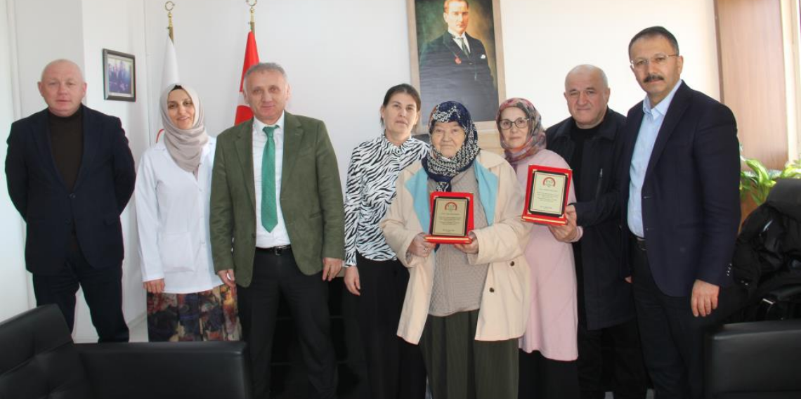 Gurbetçi anne ve oğlundan memleketine sağlık desteği