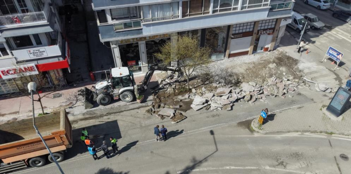 İstiklal Caddesi’nde asfalt ve kaldırım çalışmalarına başlandı