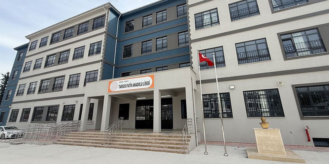 Mersin'de bir lise öğrencisi silahla yakalandı!