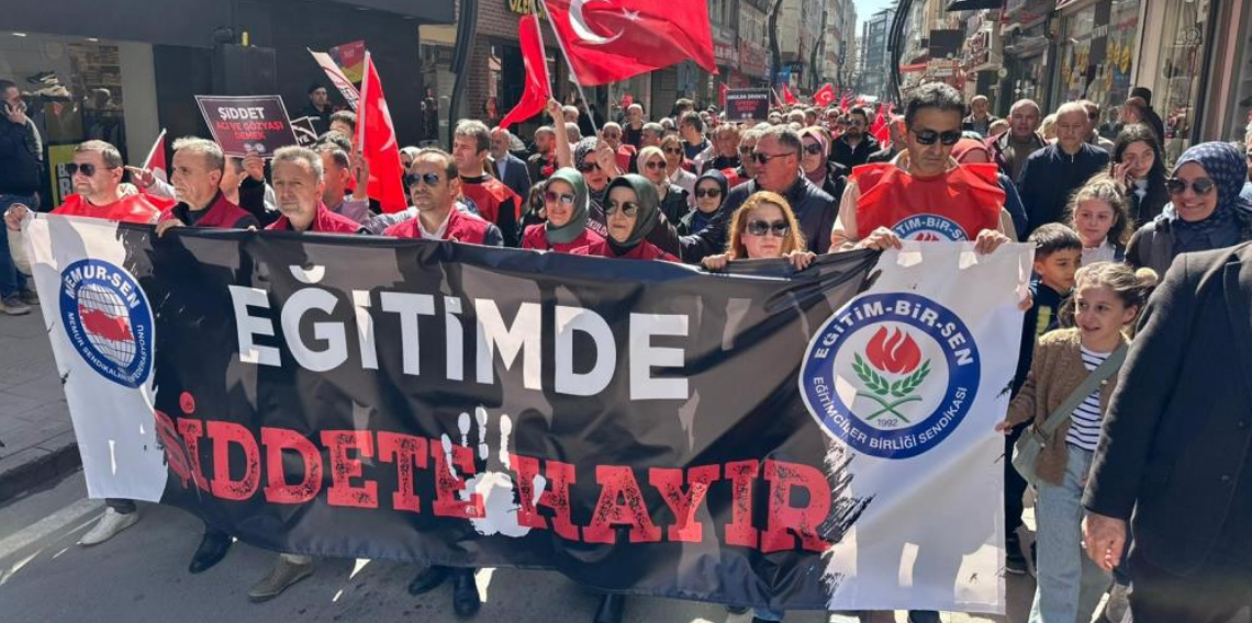 Dijital Oyunlara Denetim Çağrısı: Samsun’da Öğretmenlerden Şiddete Karşı Yürüyüş