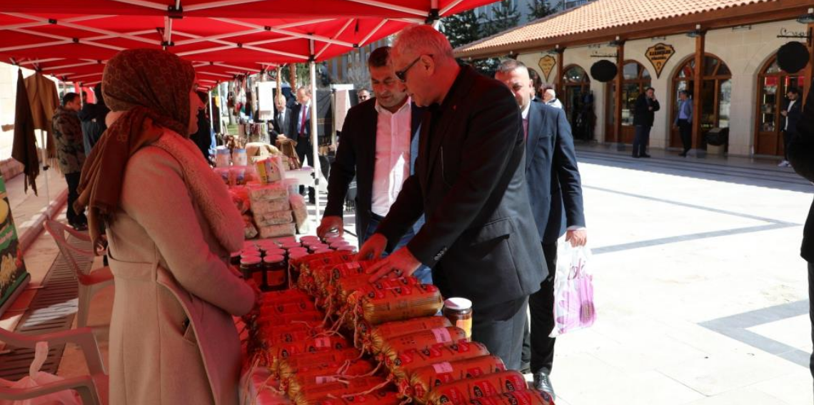 Bayburt’ta Turizm Haftası Coşkusu: Yöresel Ürün Stantları Ziyarete Açıldı
