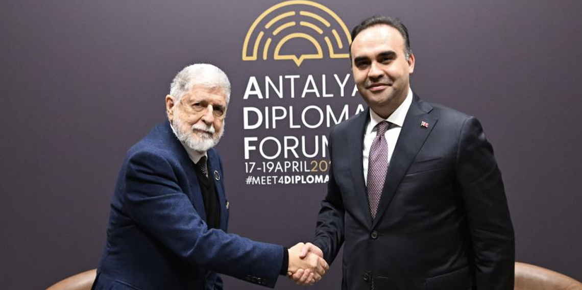 Bakan Kacır, 5. Antalya Diploması Forumu’nda çeşitli ülkelerden üst düzey isimlerle bir araya geldi