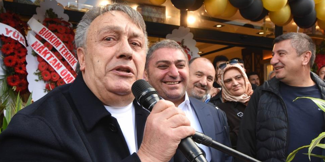 Sanatçi İsmail Türüt Erzurum'da pastahane açılışına katıldı