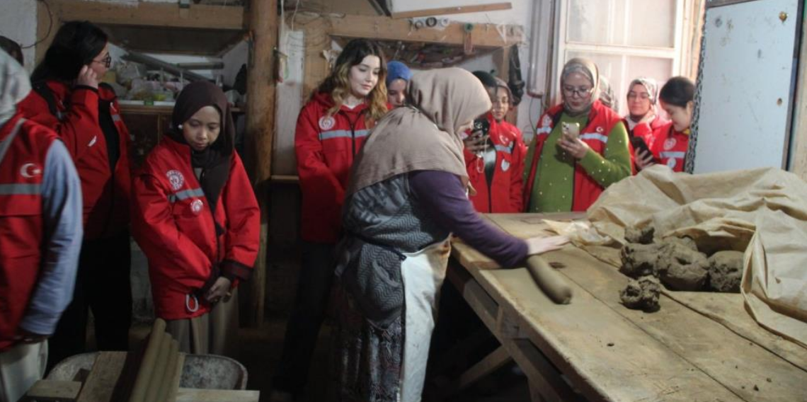 Bayburt’ta gönüllü gençler tarih ve doğayla buluştu! Damla Gönüllülük Hareketi dikkat çekti