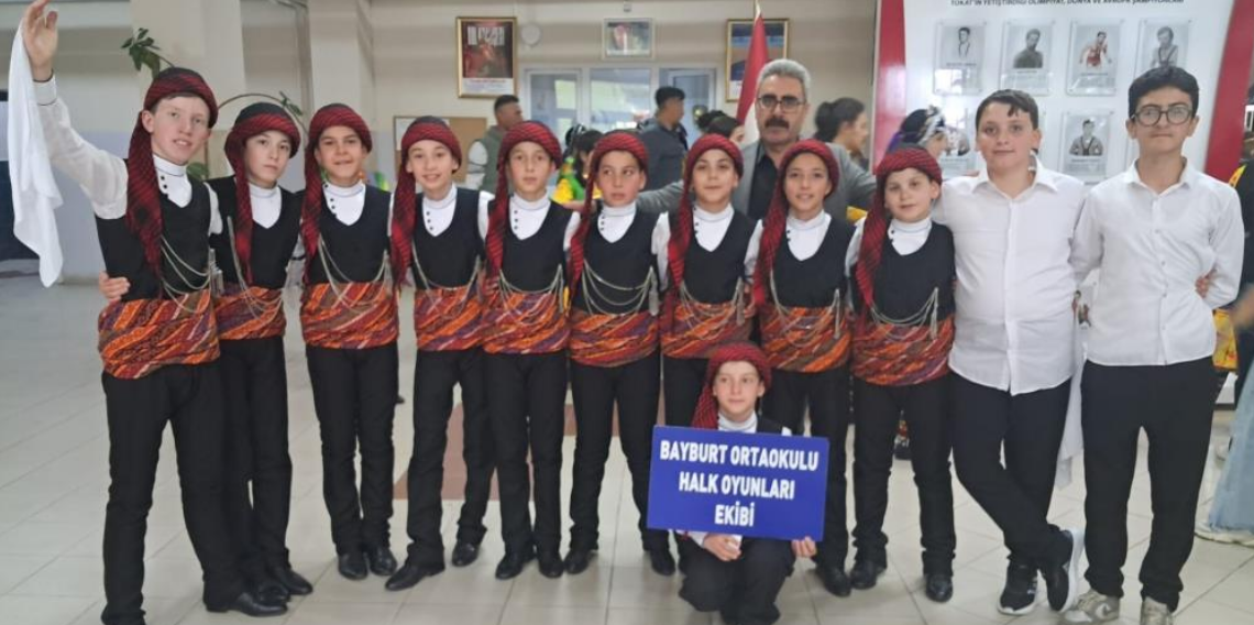 Bayburt Ortaokulu’ndan Halk oyunlarında Türkiye beşinciliği geldi