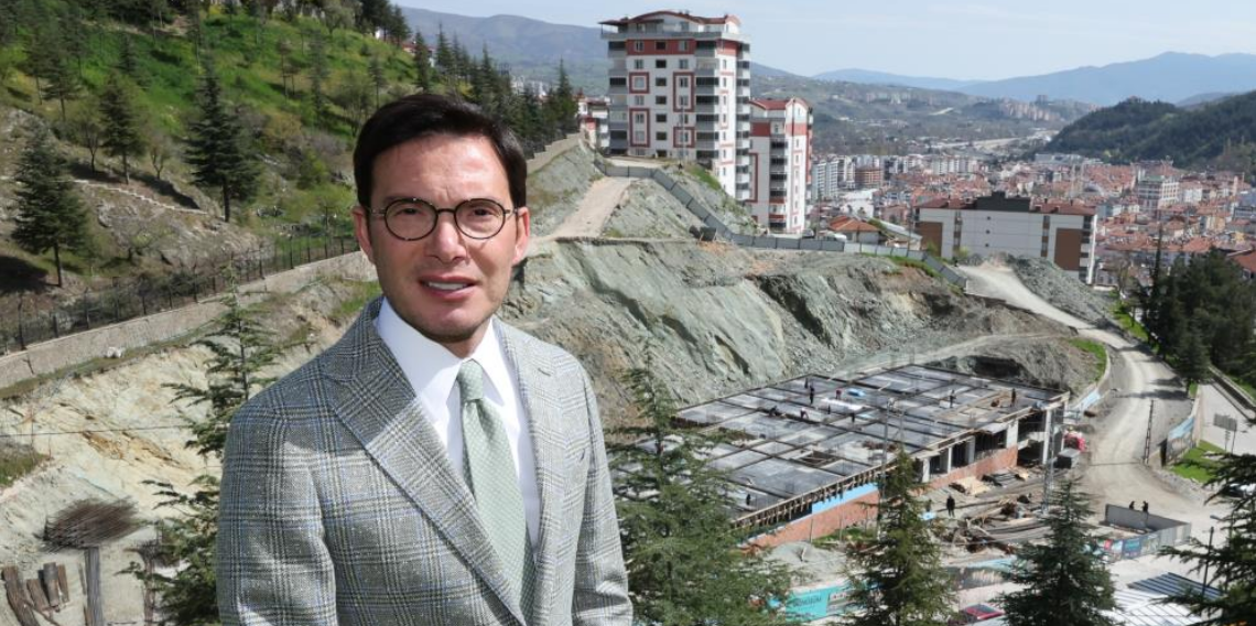 Tokat’ta kentsel dönüşümde yıkımlar başladı! Başkan Yazıcıoğlu ilk kepçeyi kendi kullandı