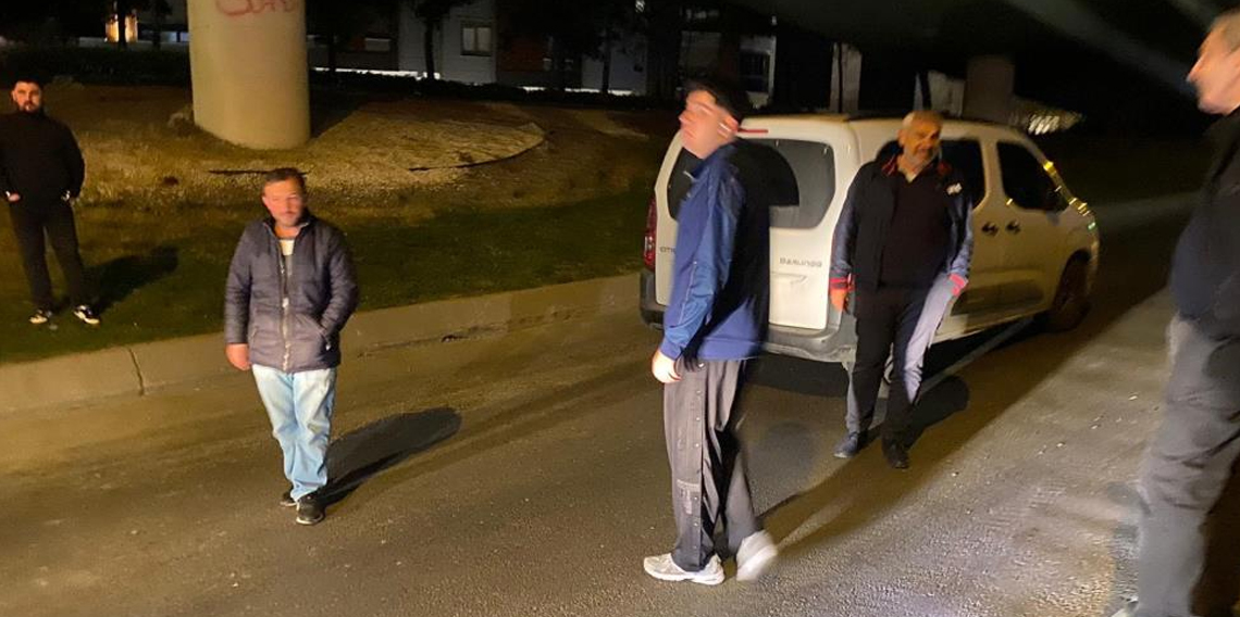 Bakırköy’de yolda kalan araç trafiği kilitledi