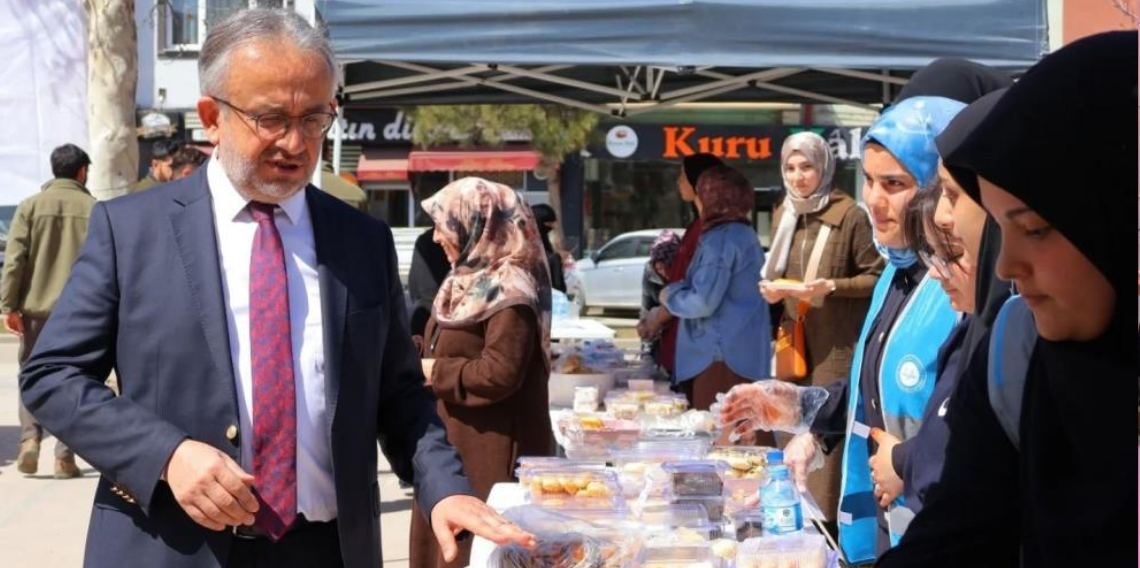Bayburt’ta evlilik hazırlığındaki gençlere destek: Hayır çarşıları yoğun ilgi gördü