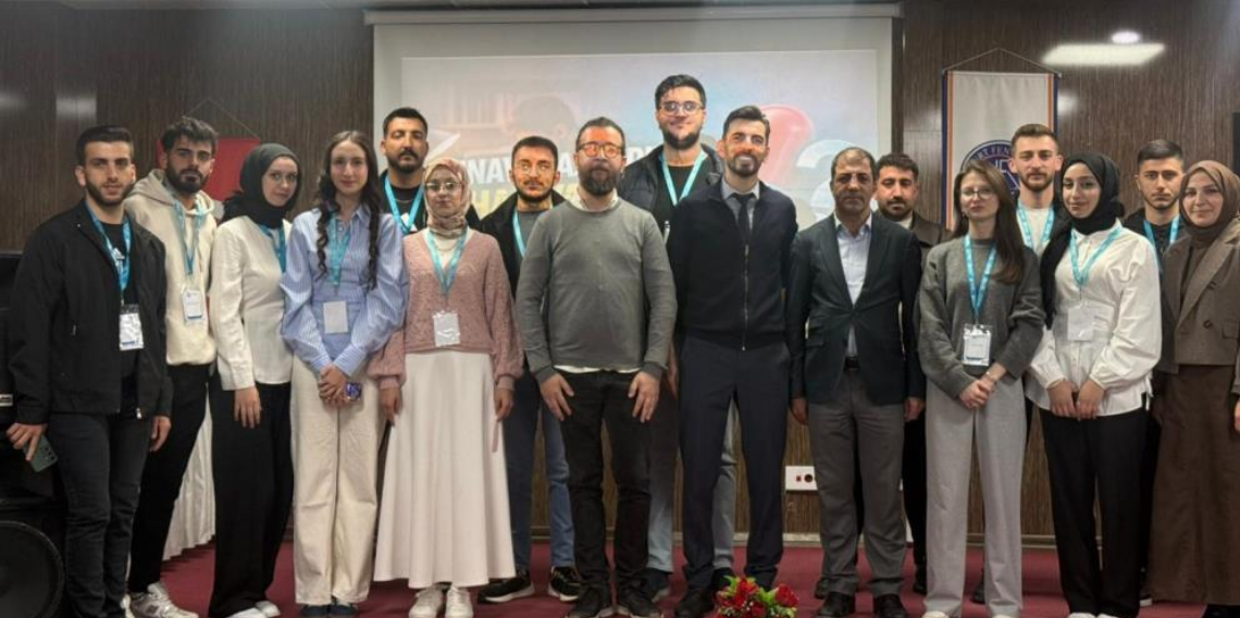 Bayburt'ta öğrencilere bilinçsiz takviye kullanımının riskleri anlatıldı