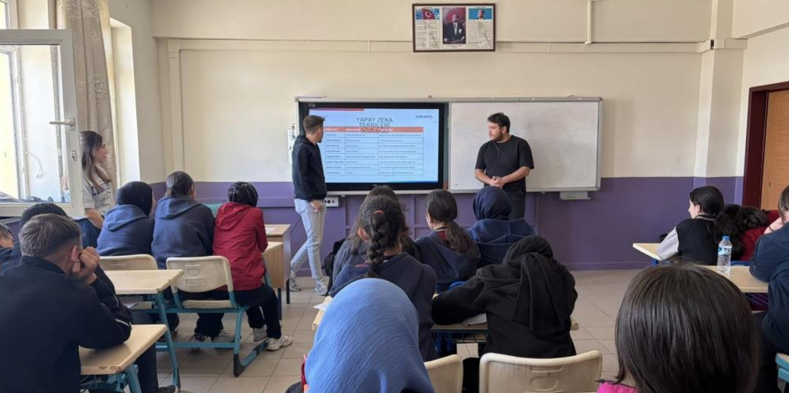 Bayburt’ta lise öğrencilerine yapay zekâ ve dijital yetkinlik eğitimi verildi