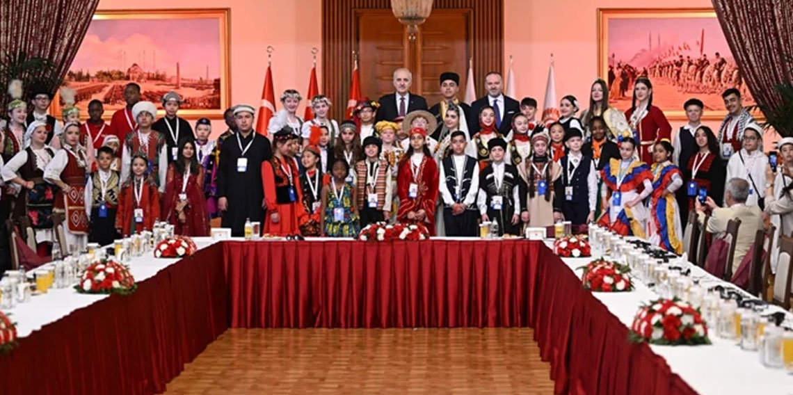 TBMM Başkanı Kurtulmuş, Meclis'te dünya çocuklarını kabul etti