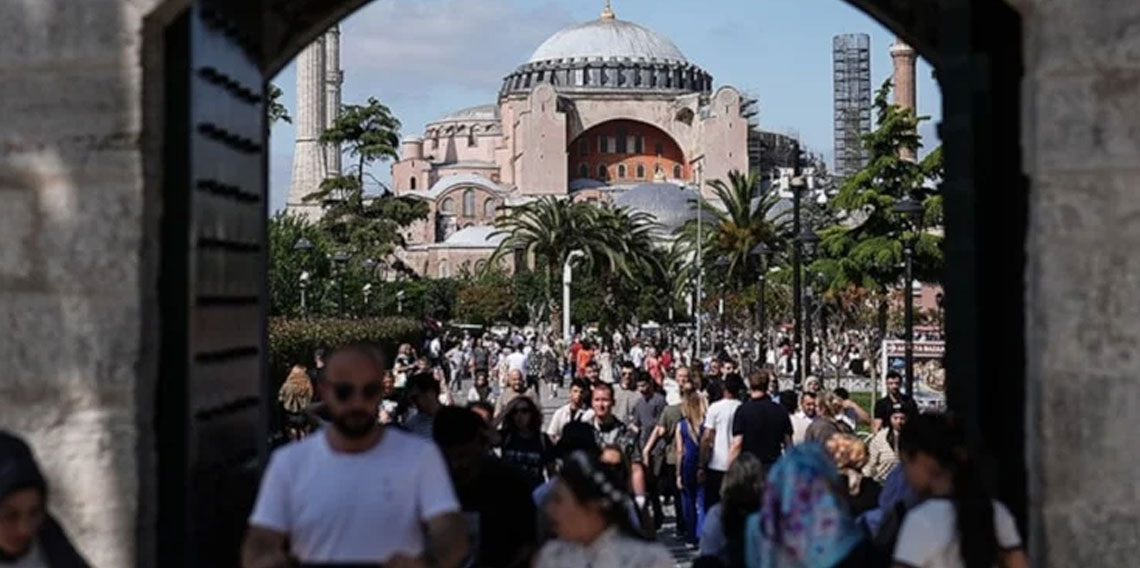 Yerli turistler geçen yıl seyahate 555,1 milyar lira harcadı