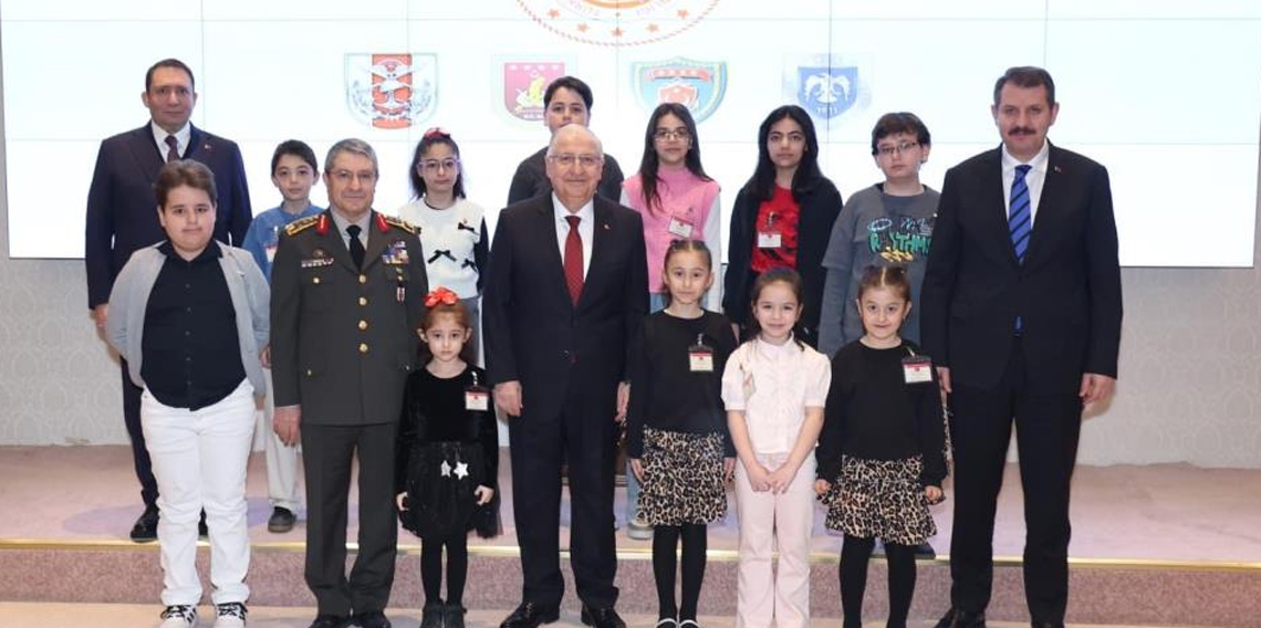 Bakan Güler şehit ve gazilerin çocuklarıyla bir araya geldi