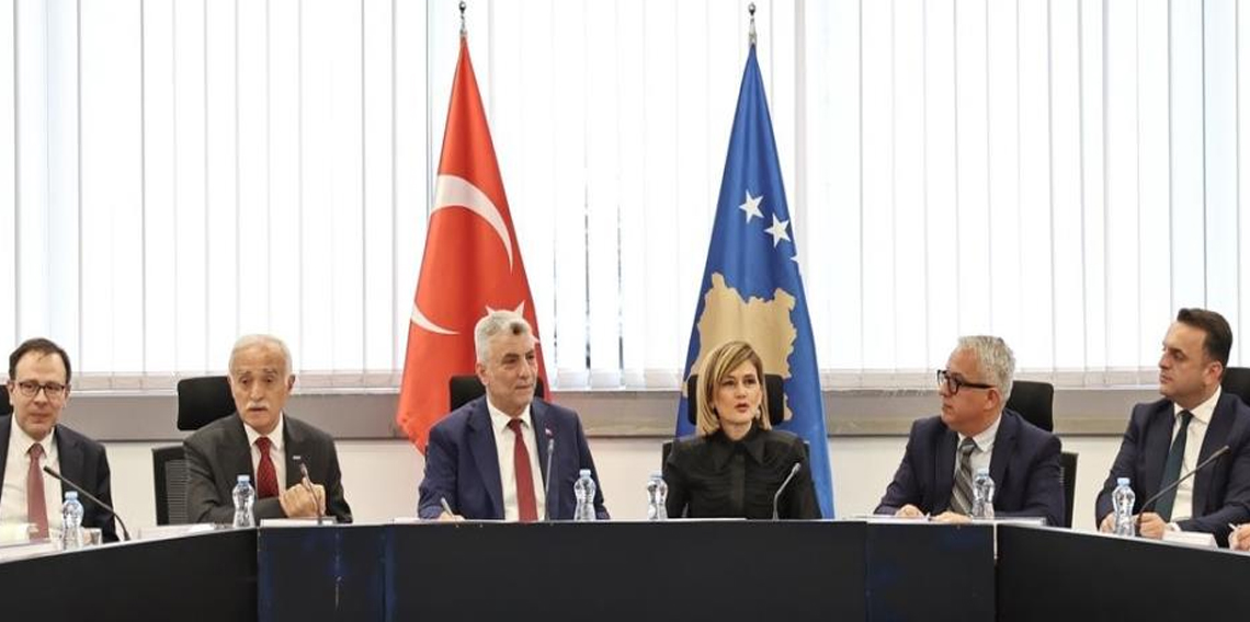 Bakan Bolat, Türk ve Kosovalı iş adamlarıyla bir araya geldi