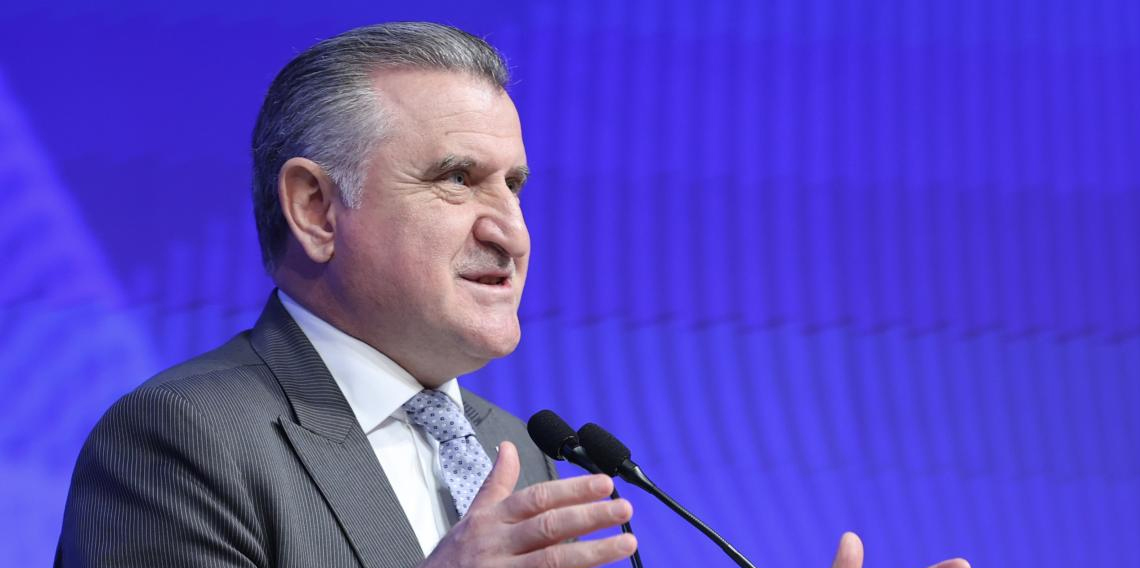 Bakan Bak, Milli Güreşçi Rıza Kayaalp’i kutladı