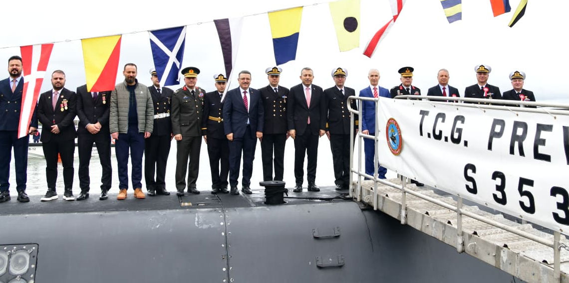 23 Nisan Coşkusu TCG Preveze Denizaltısında Yaşandı!