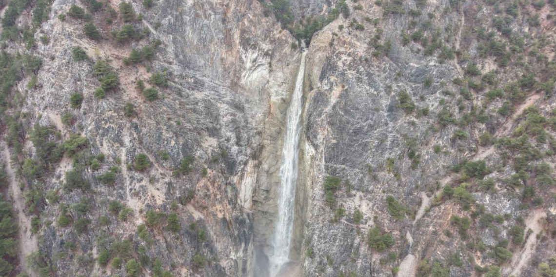 Tokat’ta Kuruyan Su Uçuran Şelalesi Yağışlarla Yeniden Canlandı