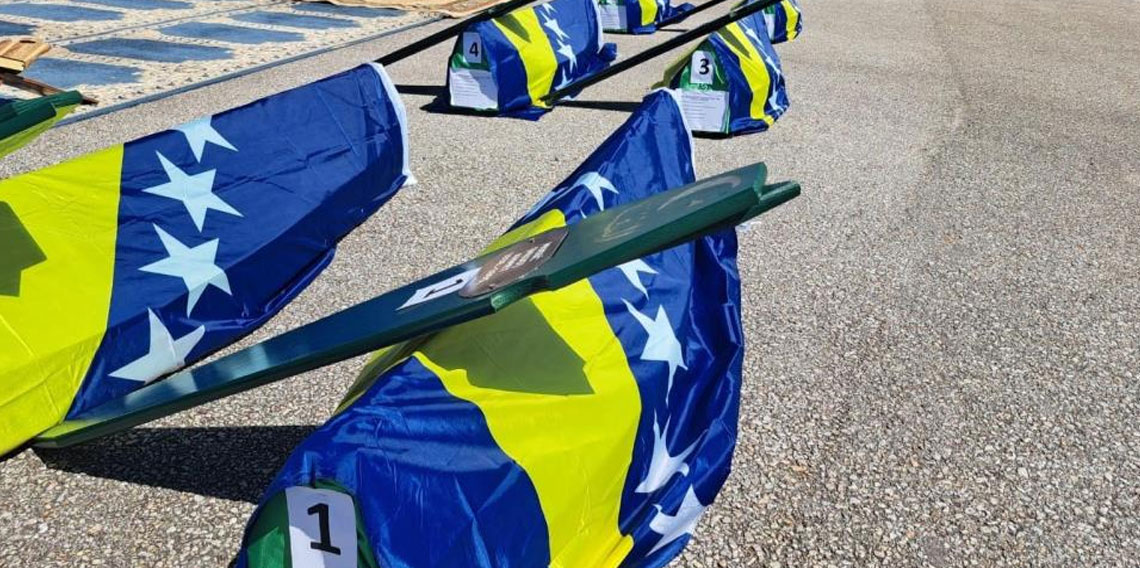 Bosna Hersek Savaşı sırasında öldürülen 6 kişi toprağa verildi