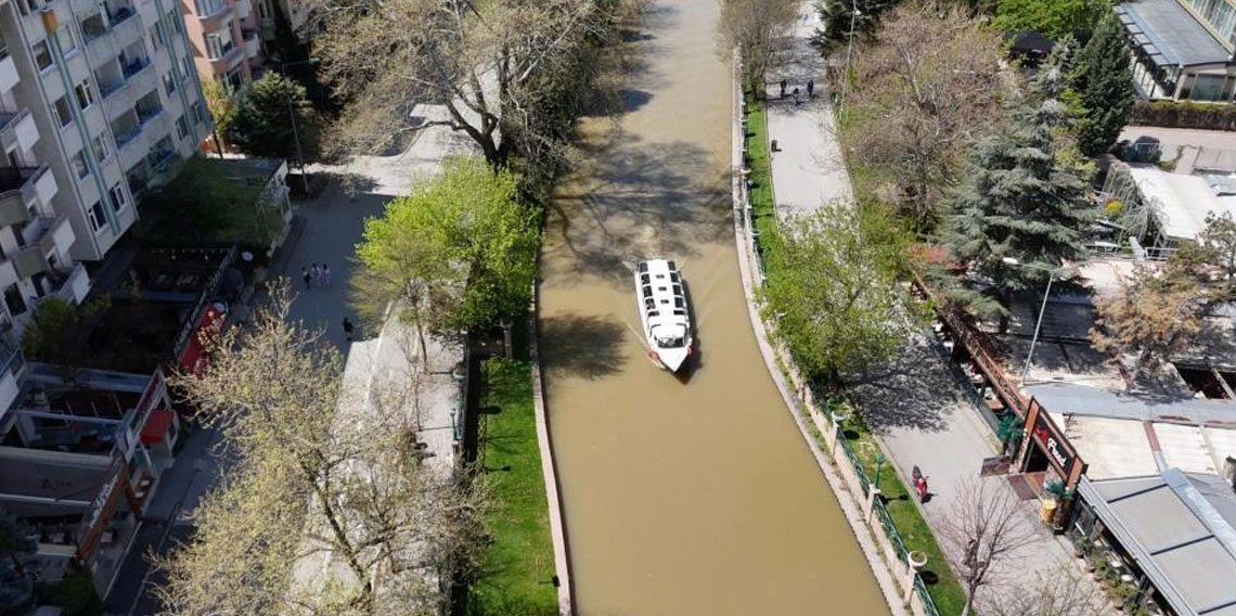 Porsuk Çayı kahverengiye döndü